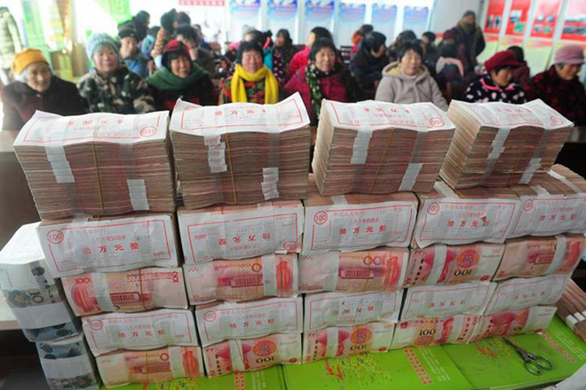 Châu Á ngập tràn sắc đỏ cùng linh vật chú chó chào Tết Nguyên Đán